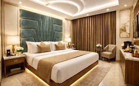 Hotel Star Villa City Centre Connaught Place - Airport Pick Up & Drop